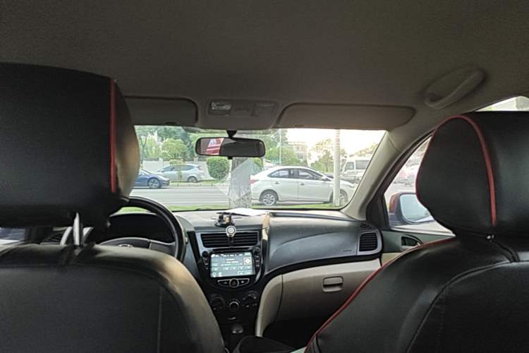 Used Hyundai Verna (older generation) 2014 1.4L Automatic Smart GLS Headliner