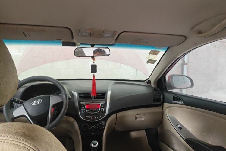 Used Hyundai Verna (older generation) 2014 1.4L Manual Smart GLS Trim Headliner