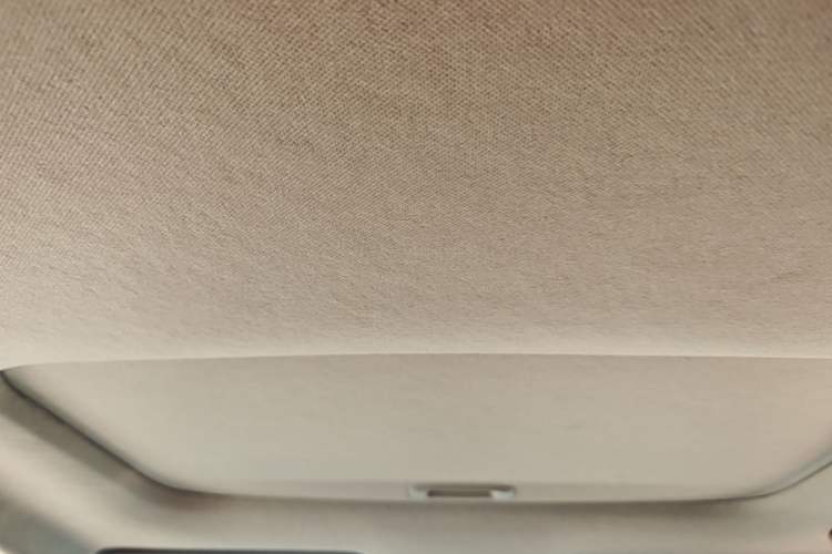 Used Hyundai Verna (older generation) 2014 1.4L Automatic Leading-Edge GLX Headliner