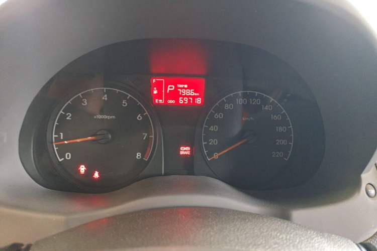 Used Hyundai Verna (older generation) 2014 1.4L Automatic Smart GLS Instrument Cluster