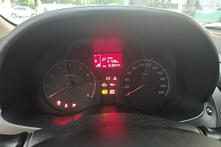 Used Hyundai Verna (older generation) 2014 1.4L Automatic Smart GLS Instrument Cluster