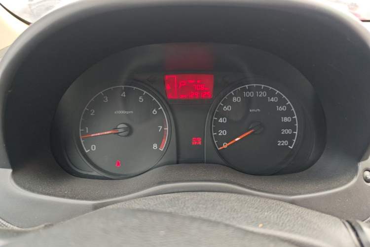 Used Hyundai Verna (older generation) 2014 1.4L Automatic Smart GLS Instrument Cluster