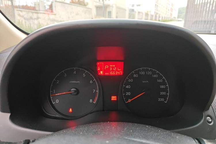 Used Hyundai Verna (older generation) 2014 1.4L Automatic Smart GLS Instrument Cluster
