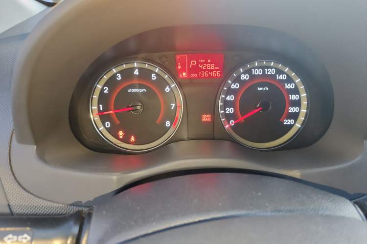 Used Hyundai Verna (older generation) 2014 1.4L Automatic Leading-Edge GLX Instrument Cluster