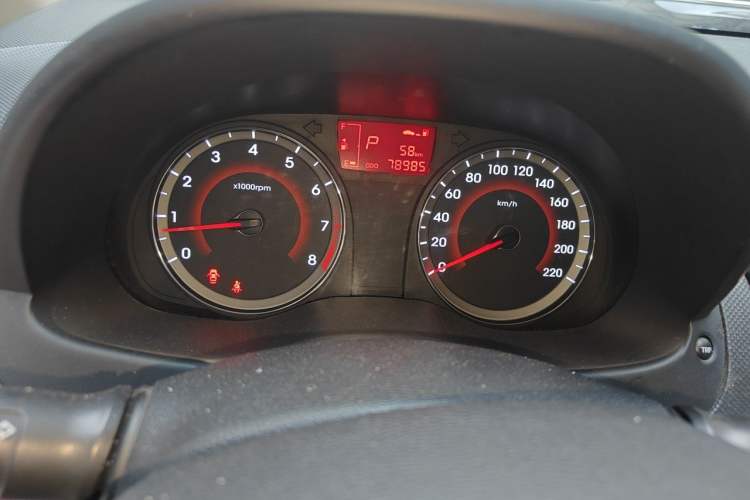 Used Hyundai Verna (older generation) 2014 1.4L Automatic Leading-Edge GLX Instrument Cluster