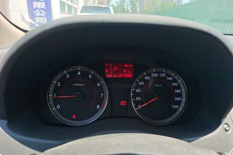 Used Hyundai Verna (older generation) 2014 1.4L Automatic Leading-Edge GLX Instrument Cluster