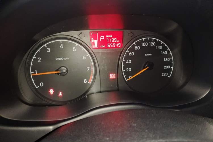 Used Hyundai Verna (older generation) 2014 1.4L Automatic Smart GLS Instrument Cluster