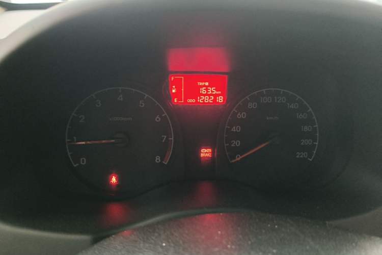 Used Hyundai Verna (older generation) 2014 1.4L Manual Smart GLS Trim Instrument Cluster