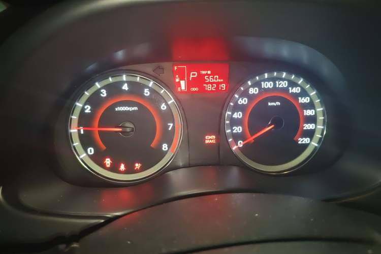 Used Hyundai Verna (older generation) 2014 1.4L Automatic Leading-Edge GLX Instrument Cluster