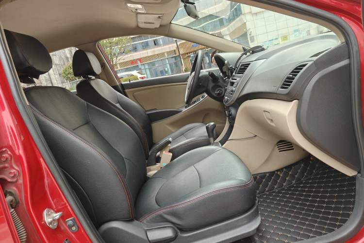 Used Hyundai Verna (older generation) 2014 1.4L Automatic Smart GLS Interior 1