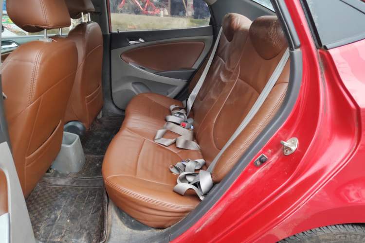 Used Hyundai Verna (older generation) 2014 1.4L Manual Top-Tier Model TOP Interior 1