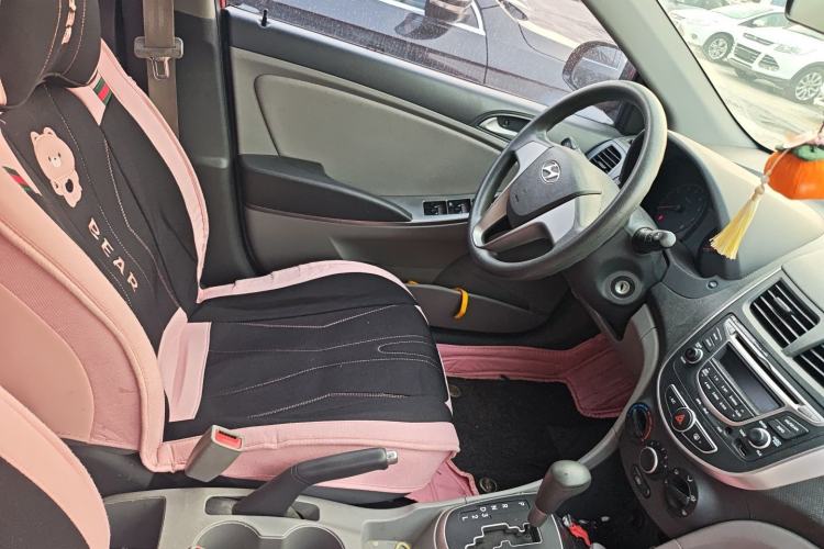 Used Hyundai Verna (older generation) 2014 1.4L Automatic Smart GLS Interior 2
