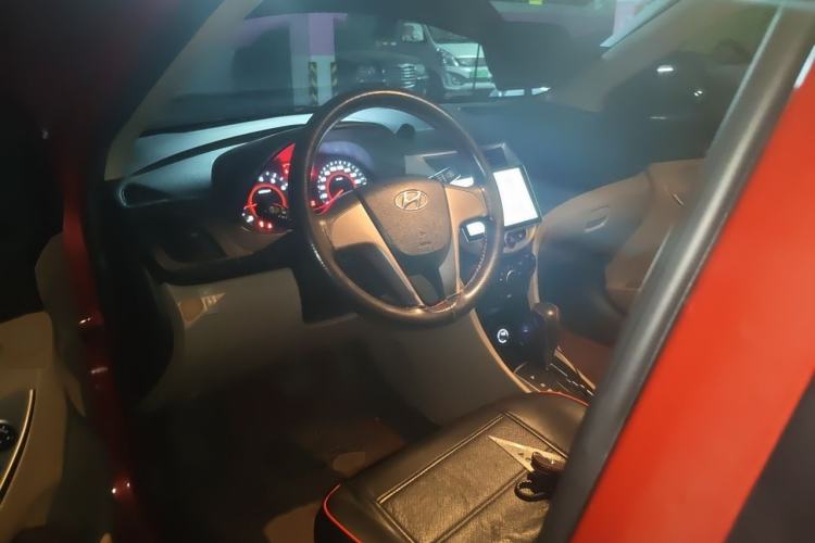 Used Hyundai Verna (older generation) 2014 1.4L Automatic Leading-Edge GLX Interior 2