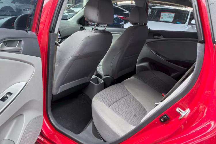 Used Hyundai Verna (older generation) 2014 1.4L Automatic Smart GLS Interior 3