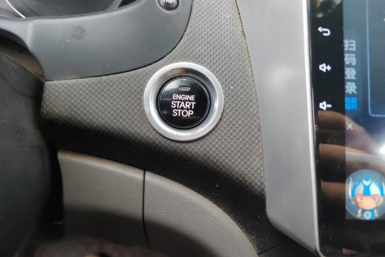 Used Hyundai Verna (older generation) 2014 1.4L Manual Top-Tier Model TOP Interior 5