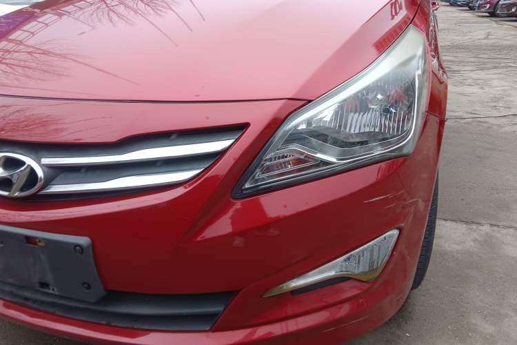 Used Hyundai Verna (older generation) 2014 1.4L Automatic Smart GLS Left Front Headlight