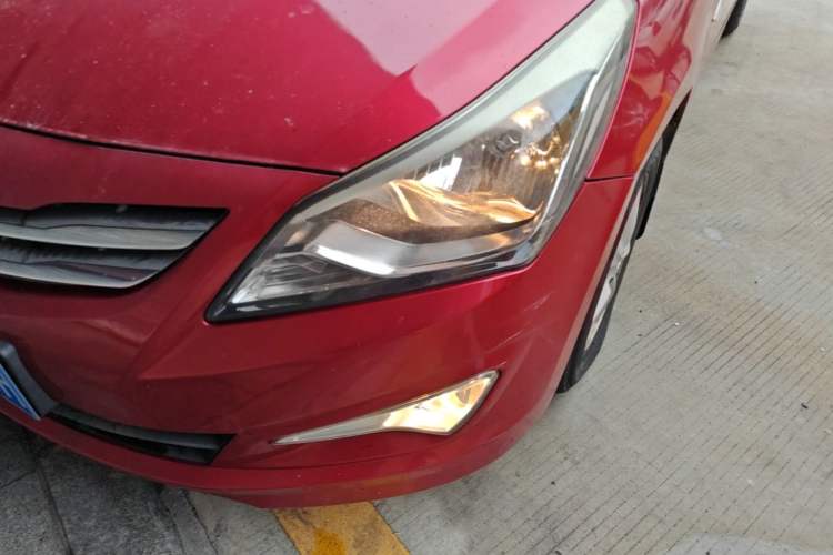 Used Hyundai Verna (older generation) 2014 1.4L Automatic Smart GLS Left Front Headlight