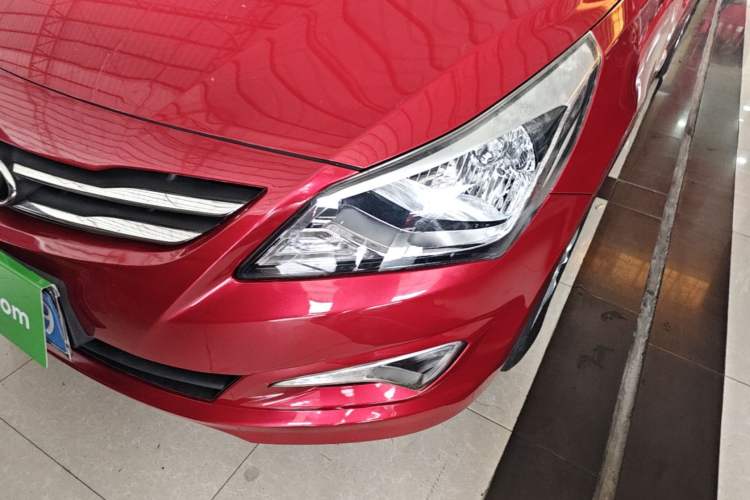 Used Hyundai Verna (older generation) 2014 1.4L Automatic Smart GLS Left Front Headlight