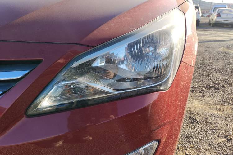 Used Hyundai Verna (older generation) 2014 1.4L Automatic Smart GLS Left Front Headlight