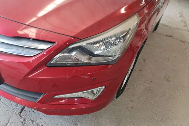 Used Hyundai Verna (older generation) 2014 1.4L Automatic Smart GLS Left Front Headlight