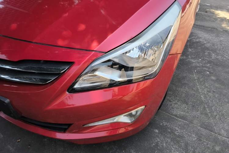 Used Hyundai Verna (older generation) 2014 1.4L Automatic Smart GLS Left Front Headlight