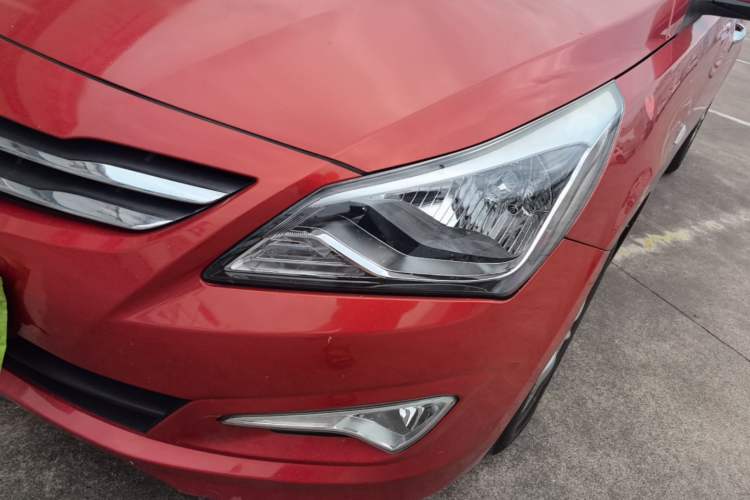 Used Hyundai Verna (older generation) 2014 1.4L Automatic Smart GLS Left Front Headlight