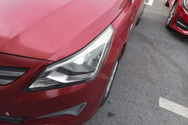 Used Hyundai Verna (older generation) 2014 1.4L Automatic Fashion GS Model Left Front Headlight