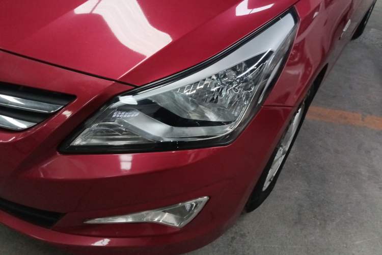 Used Hyundai Verna (older generation) 2014 1.4L Automatic Smart GLS Left Front Headlight
