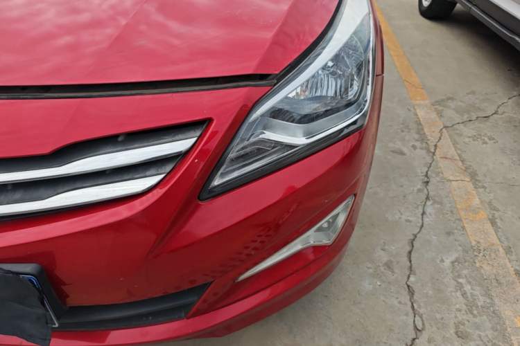 Used Hyundai Verna (older generation) 2014 1.4L Automatic Smart GLS Left Front Headlight