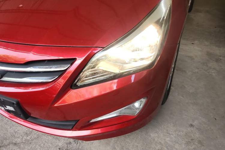 Used Hyundai Verna (older generation) 2014 1.4L Manual Smart GLS Trim Left Front Headlight
