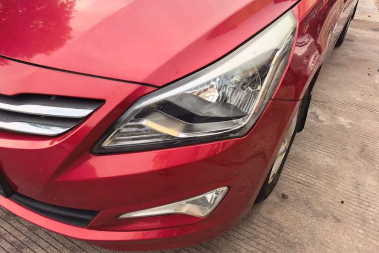 Used Hyundai Verna (older generation) 2014 1.4L Automatic Smart GLS Left Front Headlight