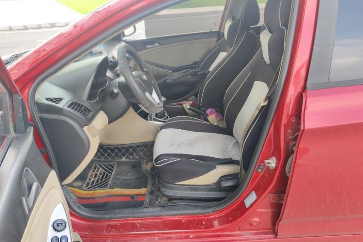 Used Hyundai Verna (older generation) 2014 1.4L Manual Fashion GS Model Left Front Seat
