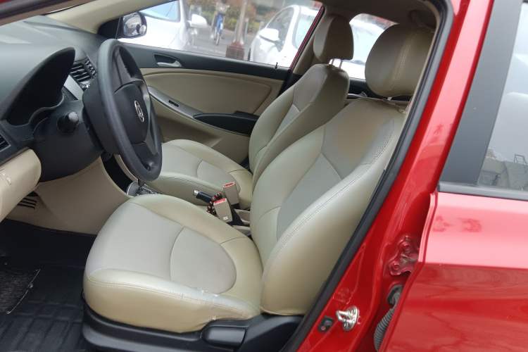 Used Hyundai Verna (older generation) 2014 1.4L Automatic Smart GLS Left Front Seat