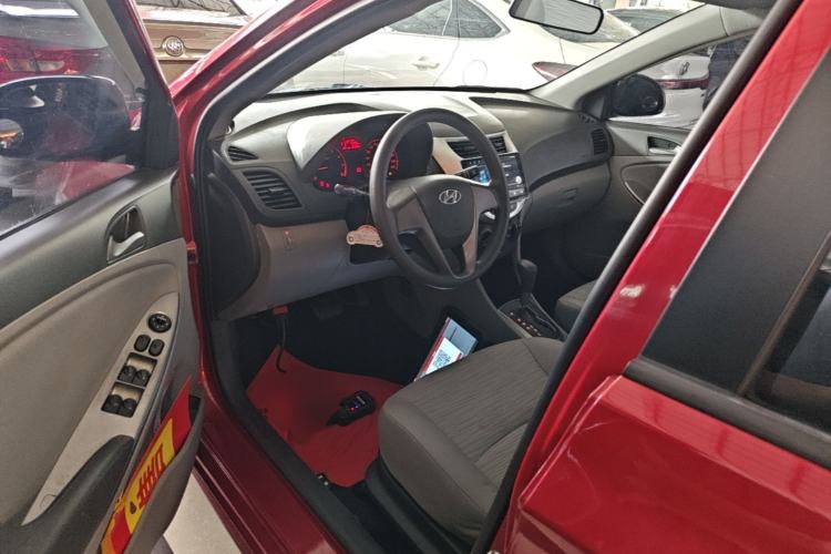 Used Hyundai Verna (older generation) 2014 1.4L Automatic Smart GLS Left Front Seat