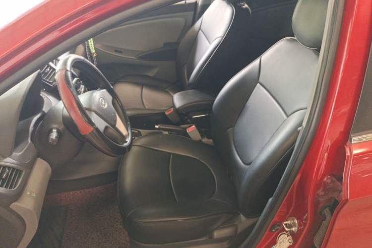 Used Hyundai Verna (older generation) 2014 1.4L Automatic Smart GLS Left Front Seat