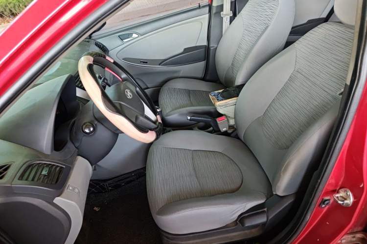 Used Hyundai Verna (older generation) 2014 1.4L Manual Smart GLS Trim Left Front Seat