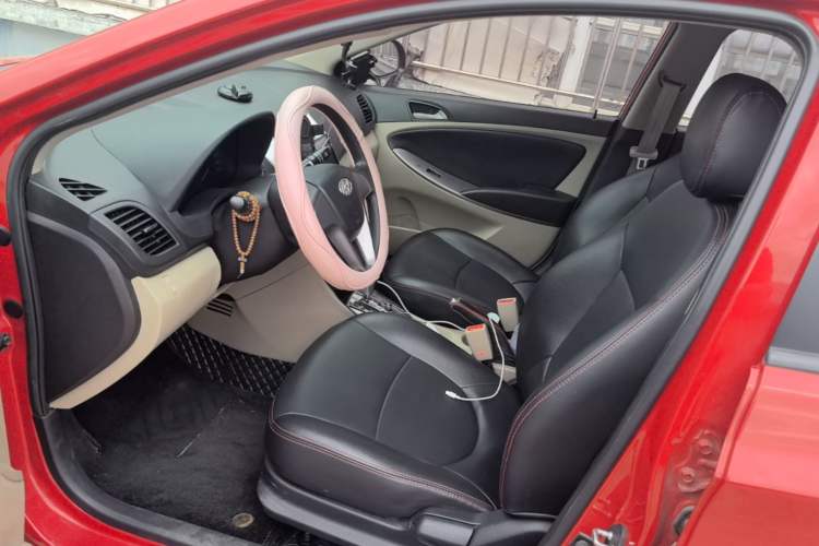Used Hyundai Verna (older generation) 2014 1.4L Automatic Smart GLS Left Front Seat