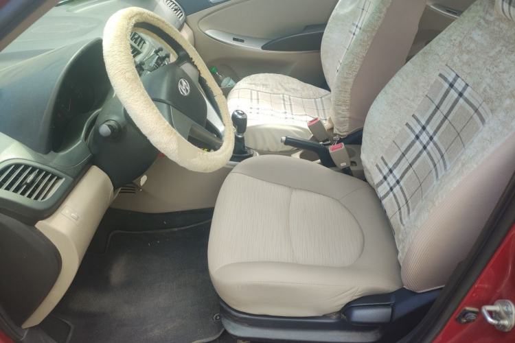 Used Hyundai Verna (older generation) 2014 1.4L Manual Smart GLS Trim Left Front Seat