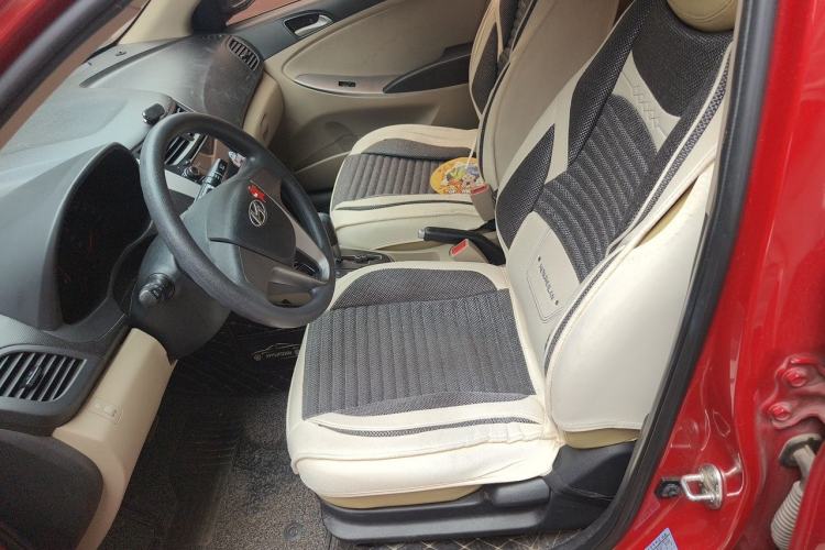 Used Hyundai Verna (older generation) 2014 1.4L Automatic Smart GLS Left Front Seat
