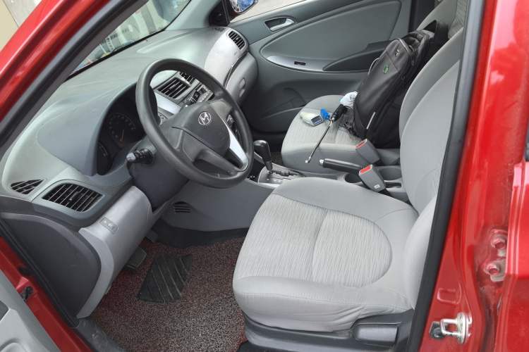 Used Hyundai Verna (older generation) 2014 1.4L Automatic Fashion GS Model Left Front Seat