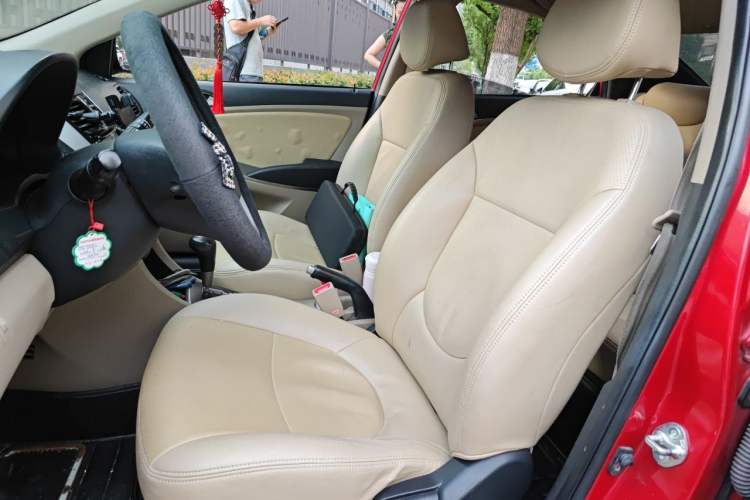 Used Hyundai Verna (older generation) 2014 1.4L Automatic Smart GLS Left Front Seat