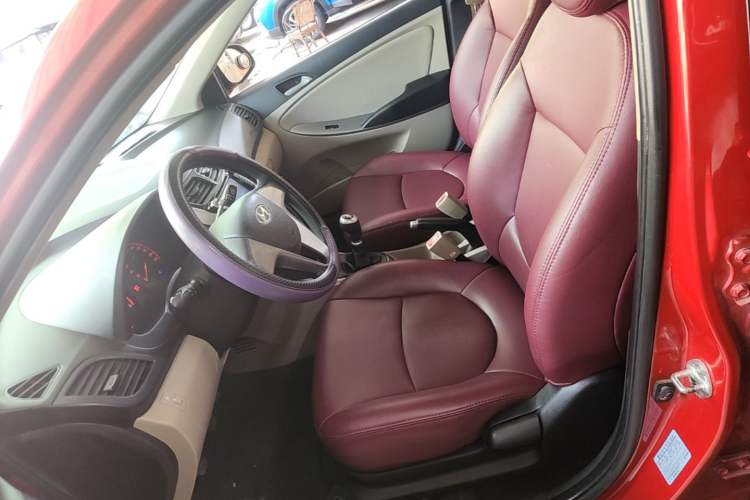 Used Hyundai Verna (older generation) 2014 1.4L Manual Smart GLS Trim Left Front Seat