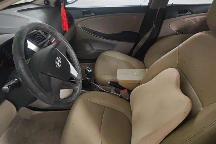 Used Hyundai Verna (older generation) 2014 1.4L Manual Smart GLS Trim Left Front Seat