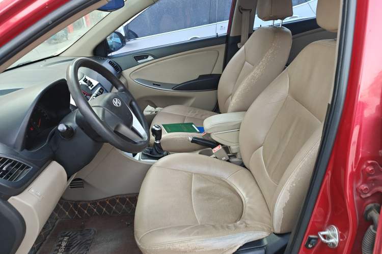 Used Hyundai Verna (older generation) 2014 1.4L Manual Smart GLS Trim Left Front Seat