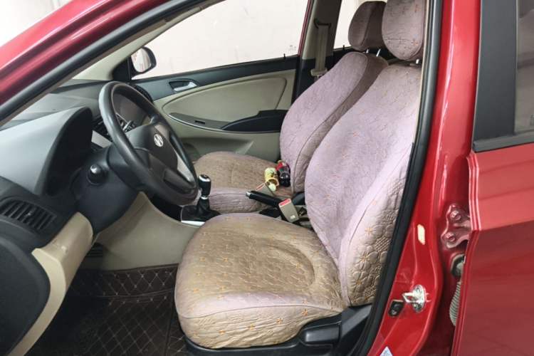 Used Hyundai Verna (older generation) 2014 1.4L Manual Smart GLS Trim Left Front Seat