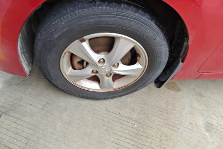 Used Hyundai Verna (older generation) 2014 1.4L Automatic Smart GLS Left Front Wheel Hub