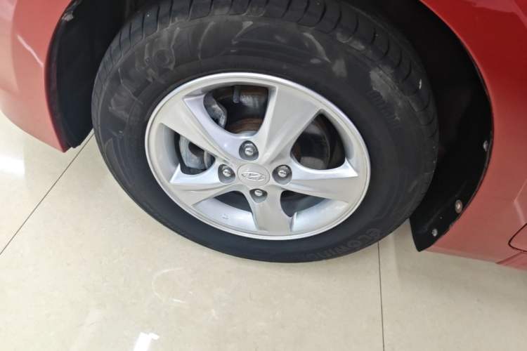 Used Hyundai Verna (older generation) 2014 1.4L Automatic Smart GLS Left Front Wheel Hub