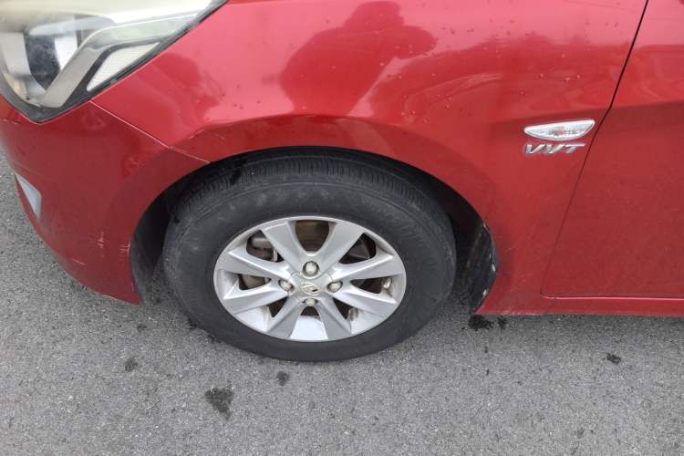 Used Hyundai Verna (older generation) 2014 1.4L Automatic Fashion GS Model Left Front Wheel Hub