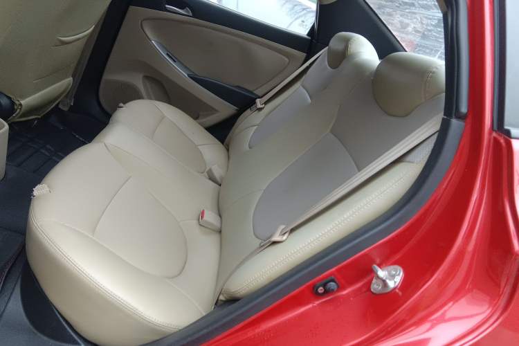 Used Hyundai Verna (older generation) 2014 1.4L Automatic Smart GLS Left Rear Seat