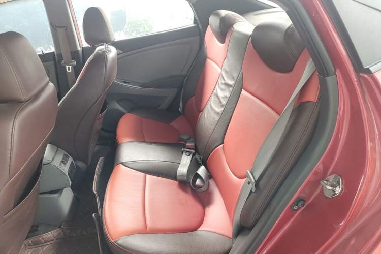 Used Hyundai Verna (older generation) 2014 1.4L Manual Smart GLS Trim Left Rear Seat